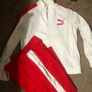 Sweater size XL, Pants size M. Has a couple of little stains Posted on pictures